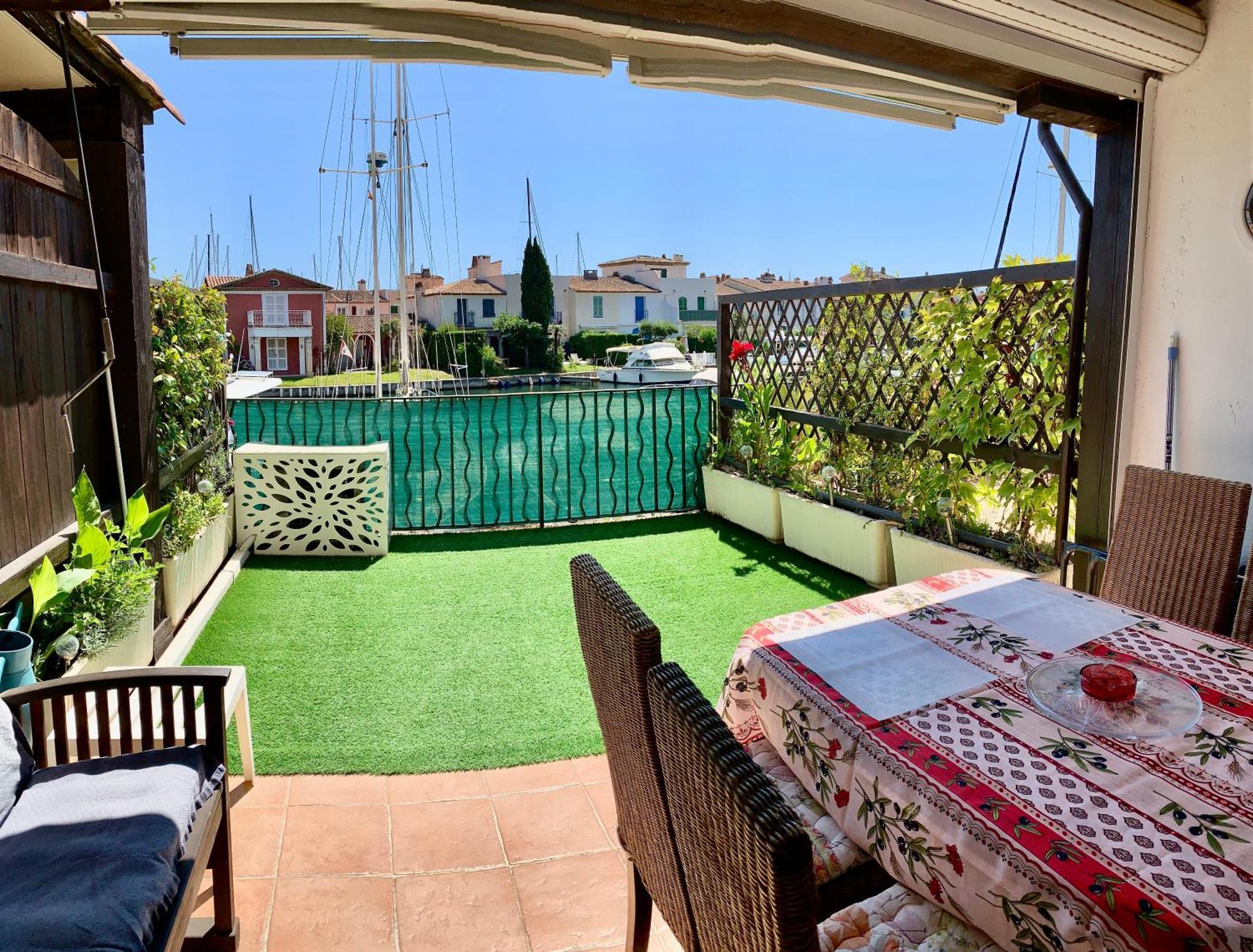 Appartement rue de l'amarrage à PORT GRIMAUD avec Terrasse vue canaux et garage Esterno foto